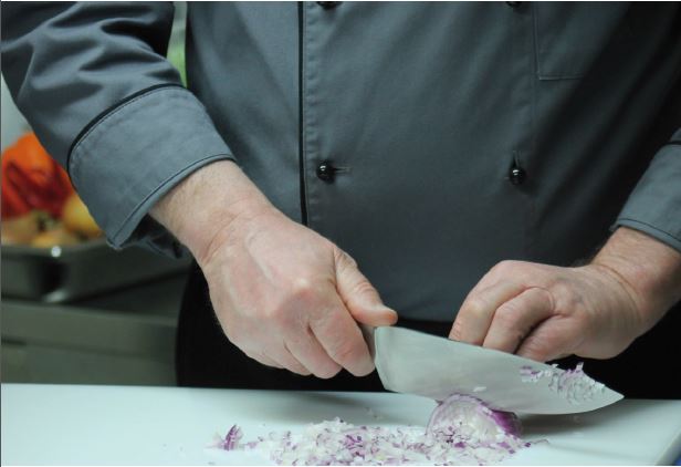 Titelbild: Messer auf Schneidunterlage