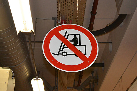 Gabelstapler verboten Schild