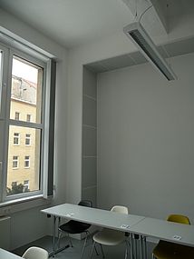 Kantenabsorber in einem Klassenzimmer