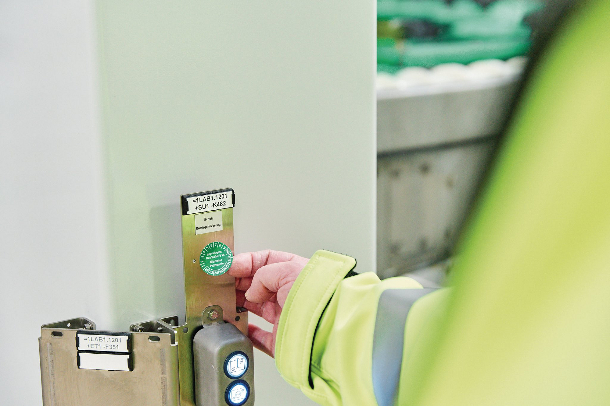 Kontrolle und Prüfung der Aufsichtspersonen in Mitgliedsunternehmen