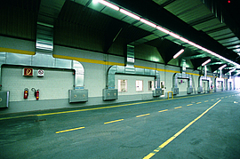 Verladehalle mit Auslässen der Schichtenströmung