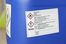 Gefahrstoffkanister mit Kennzeichung