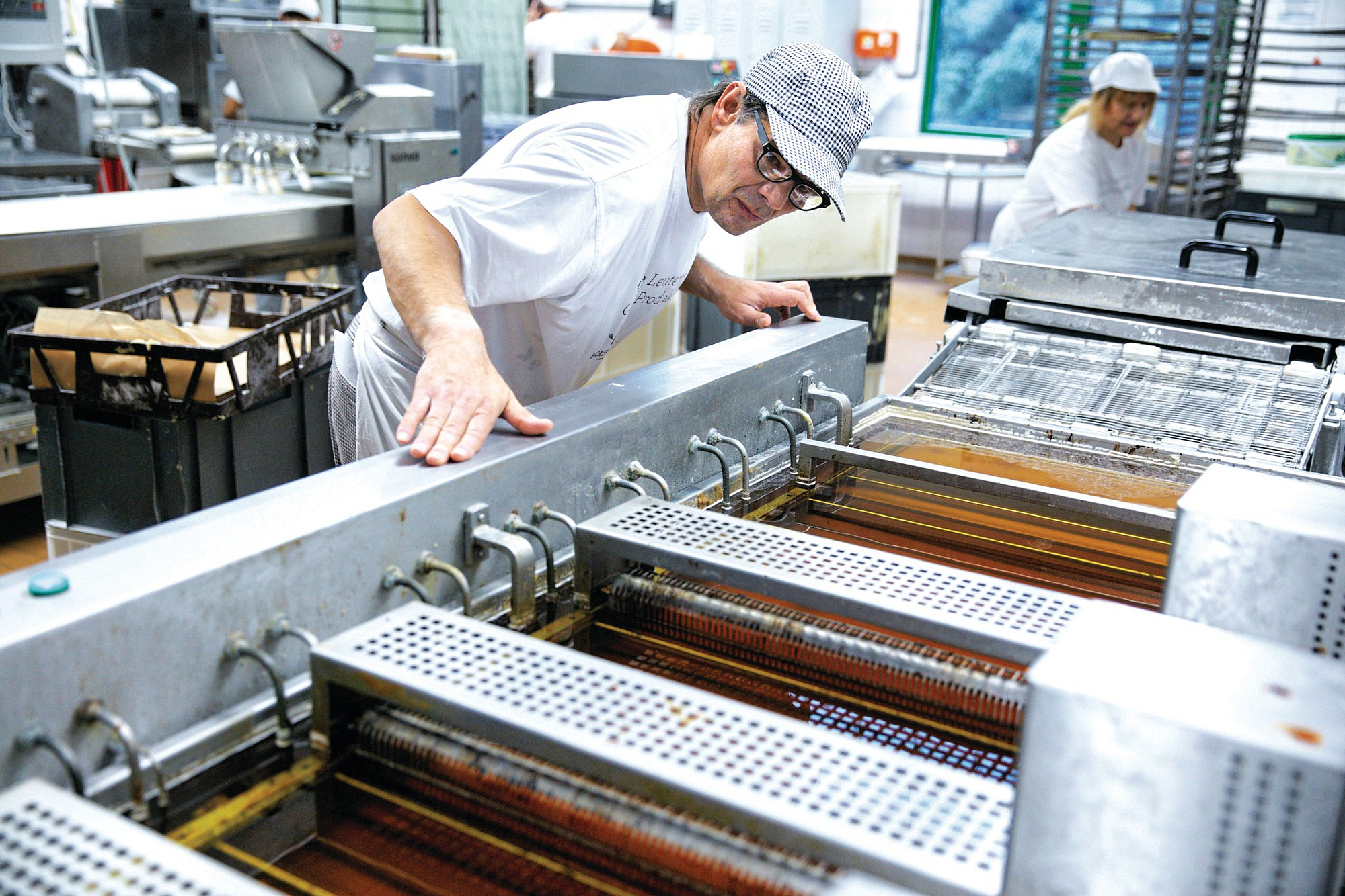 Fettüberprüfung beim Berliner backen