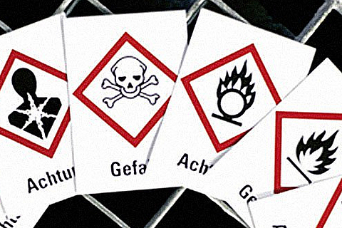 GHS-Gefahrstoffsymbole aufgereiht