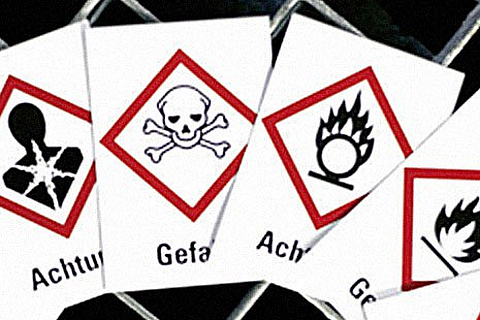 GHS-Gefahrstoffsymbole aufgereiht