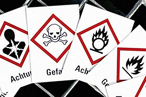 GHS-Gefahrstoffsymbole aufgereiht