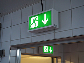 Notausgang Kennzeichnung beleuchtet