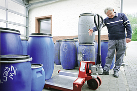  Spezialanfertigung eines Gabelhubwagens zum Transport von Fässern in Brennerei