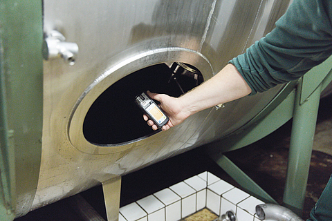Messgerät im Lagertank