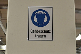 Schild Gehörschutz tragen