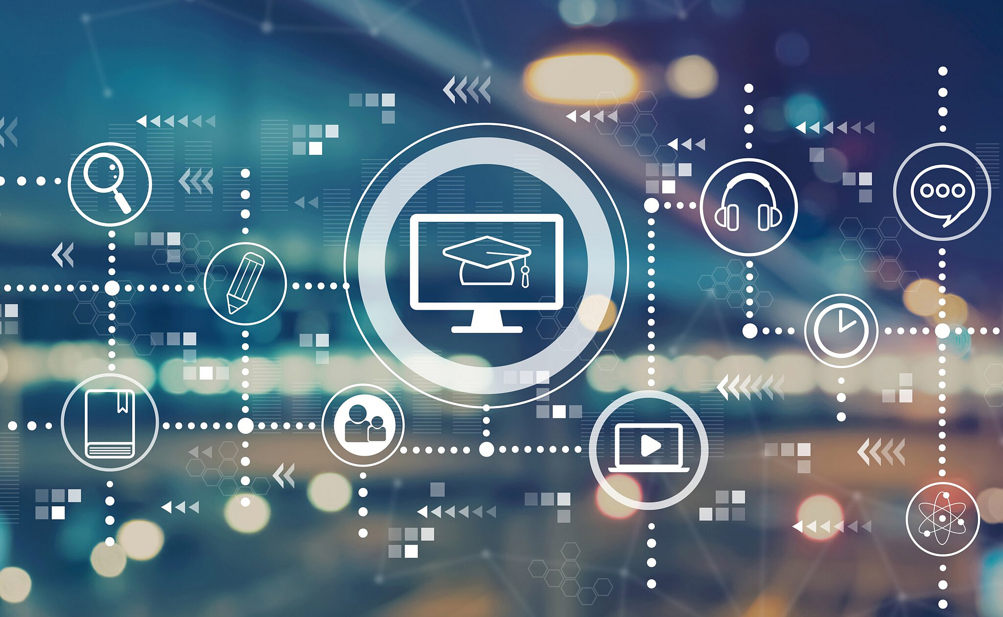 E-Learning mit verschwommenem Hintergrund der abstrakten Lichter der Stadt