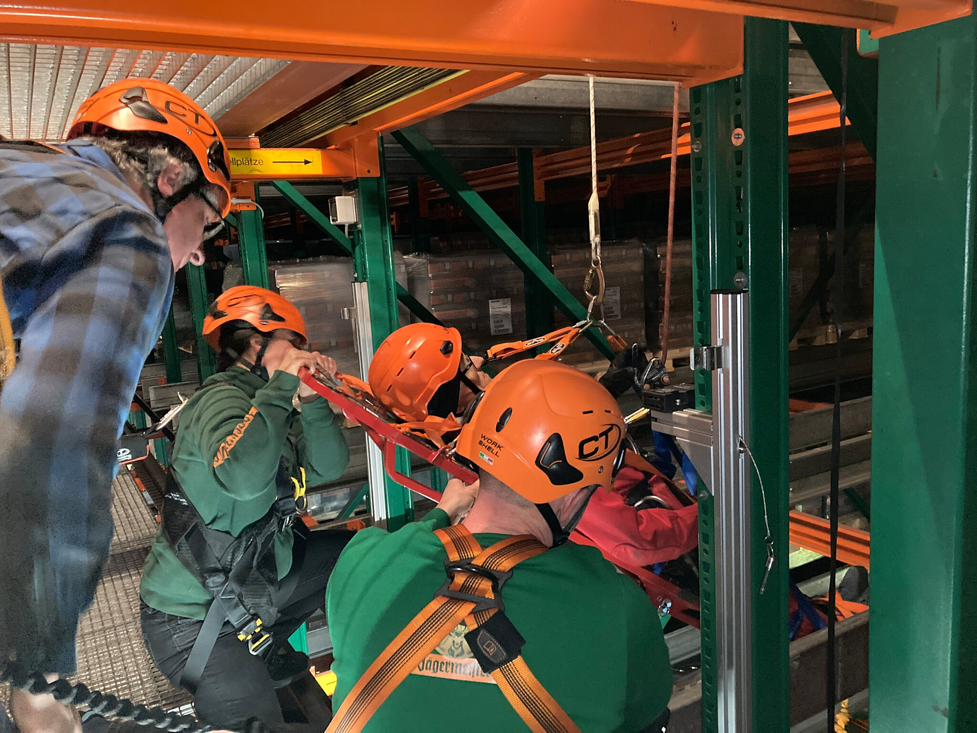 Rettung aus dem Hochregallager