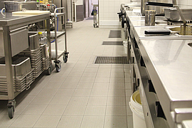 Breiter Verkehrsweg Küche